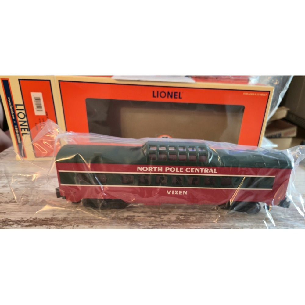 Lionel 6-25196 North Pole Central Vista Dome Vixen Passenger Car O Gauge - NIB - Picture 6 of 16